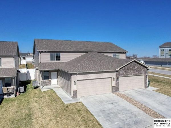5006 W Hillsboro Drive, Lincoln, NE 68528