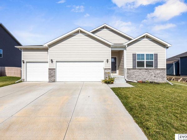 8506 S 63rd Street, Papillion, NE 68157
