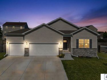 8506 S 63rd Street, Papillion, NE 68157
