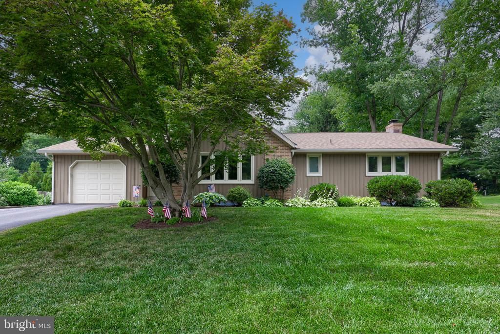 2830 COUNTRYSIDE DRIVE , LANCASTER, PA 17601