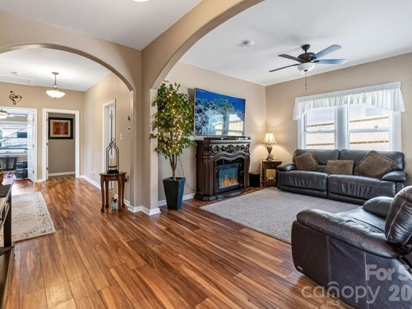 448 1st Street SW, Hickory, NC 28602
