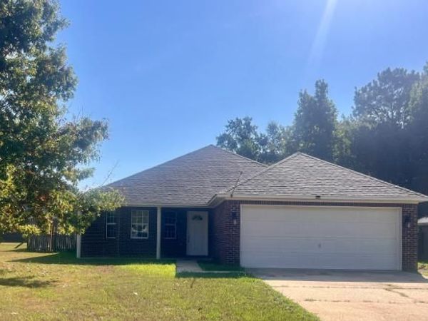 106 Palm Tree Ln., Saltillo, MS 38866