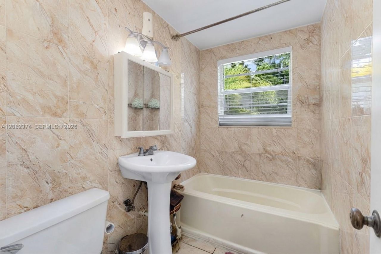 1610 Michigan Ave, Unit 5, Miami Beach, FL 33139 Photo