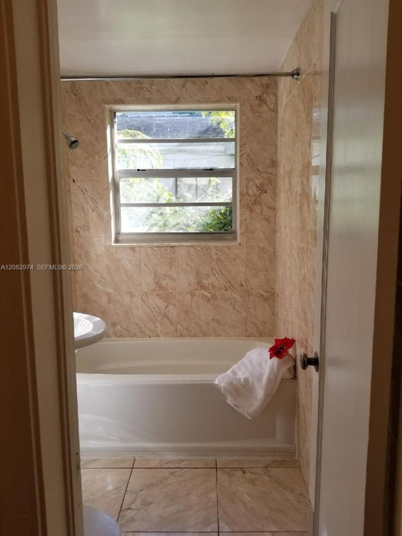 1610 Michigan Ave, Unit 5, Miami Beach, FL 33139 Photo