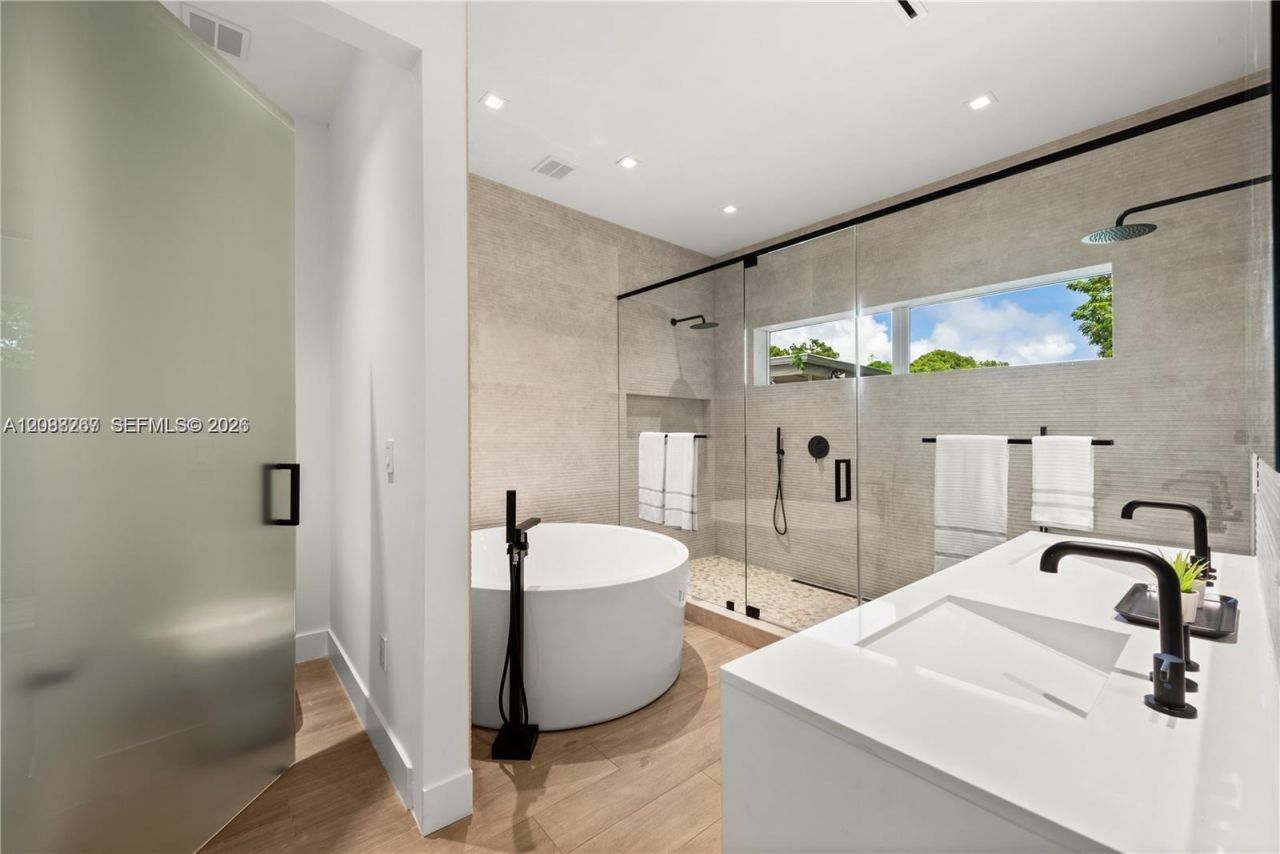 270 SW 29th Rd, Miami, FL 33129 Photo
