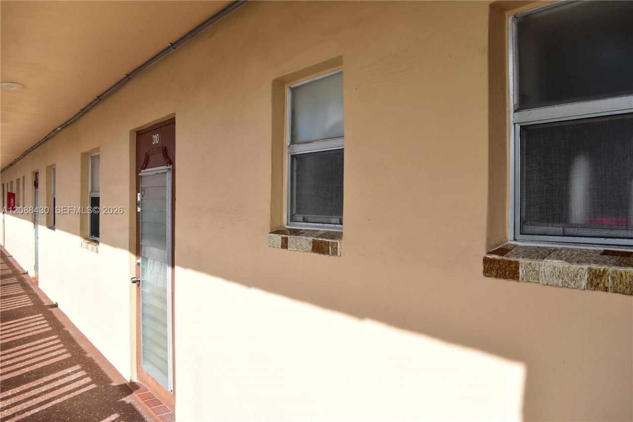 2761 N Pine Island Rd, Unit 310, Sunrise, FL 33322 Photo