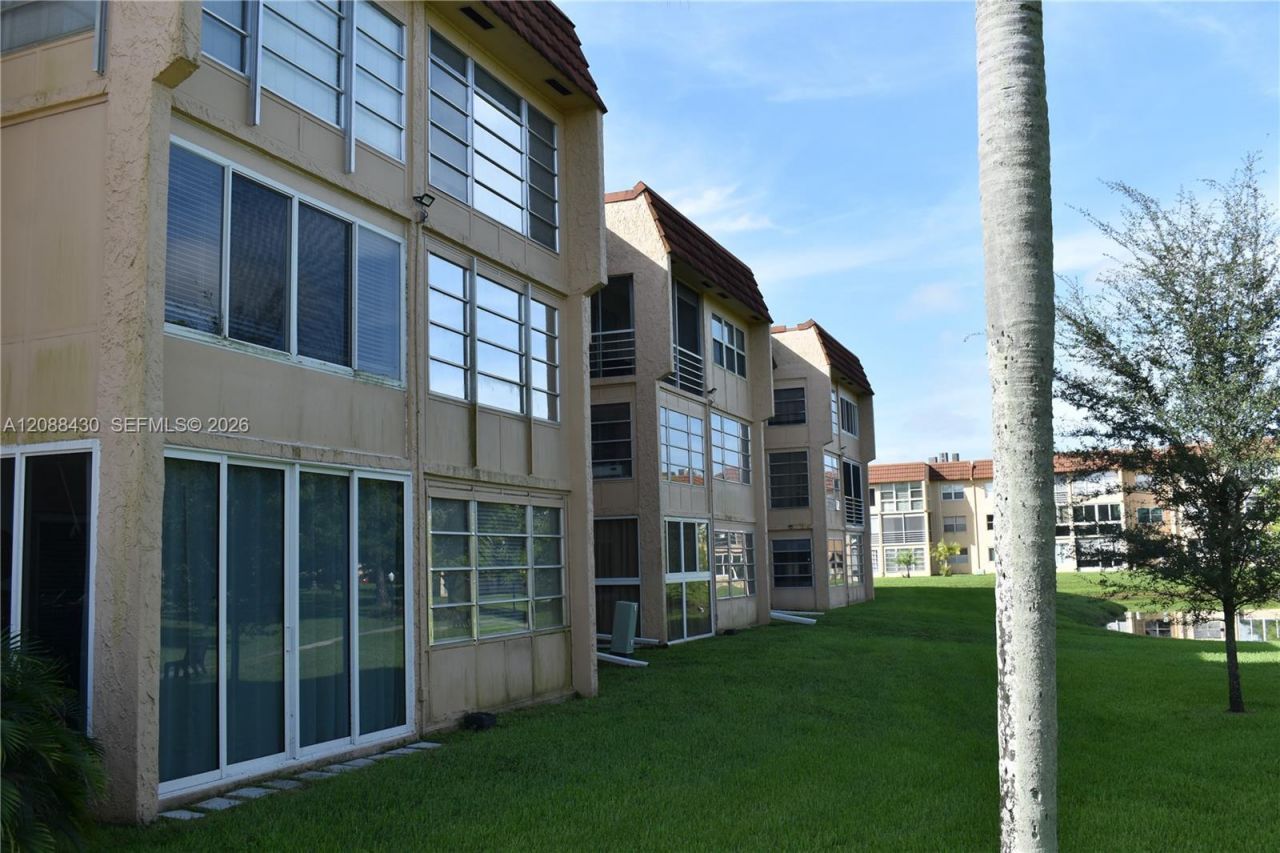 2761 N Pine Island Rd, Unit 310, Sunrise, FL 33322 Photo