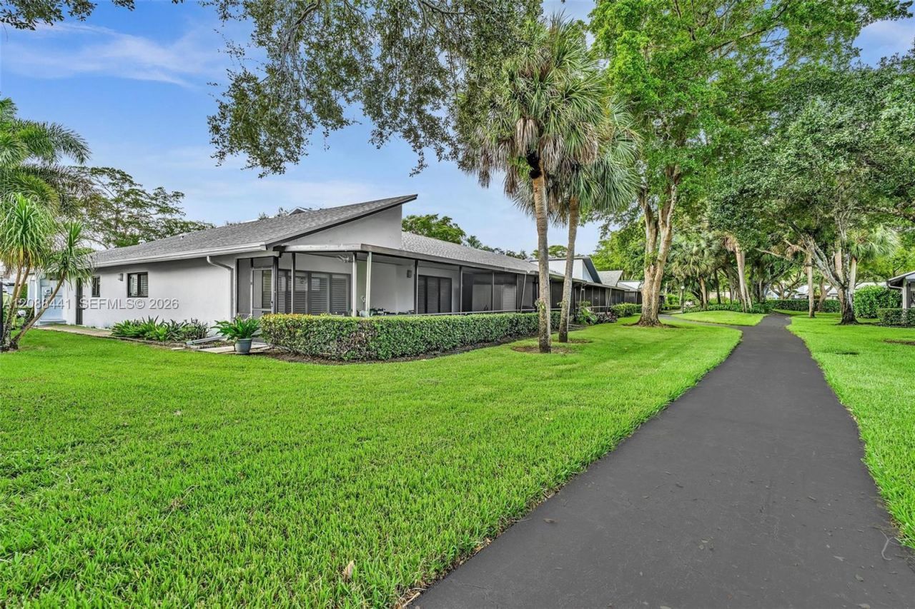 359 Fairway Cir, Unit 59, Weston, FL 33326 Photo