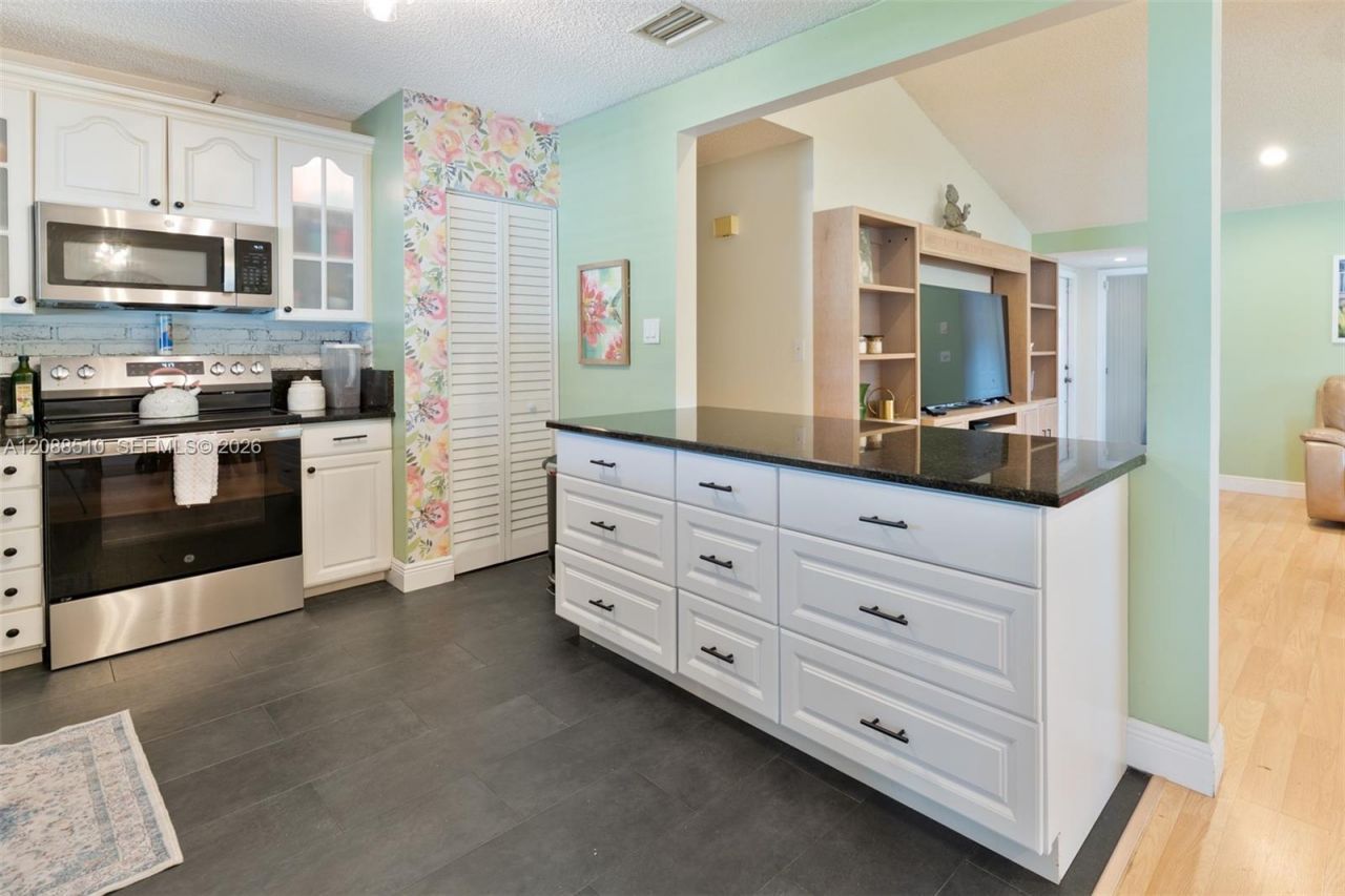 2160 NW 110th Ave, Sunrise, FL 33322 Photo