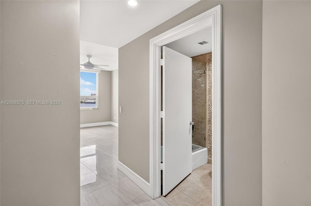 848 Brickell Key Dr, Unit 1104, Miami, FL 33131 Photo