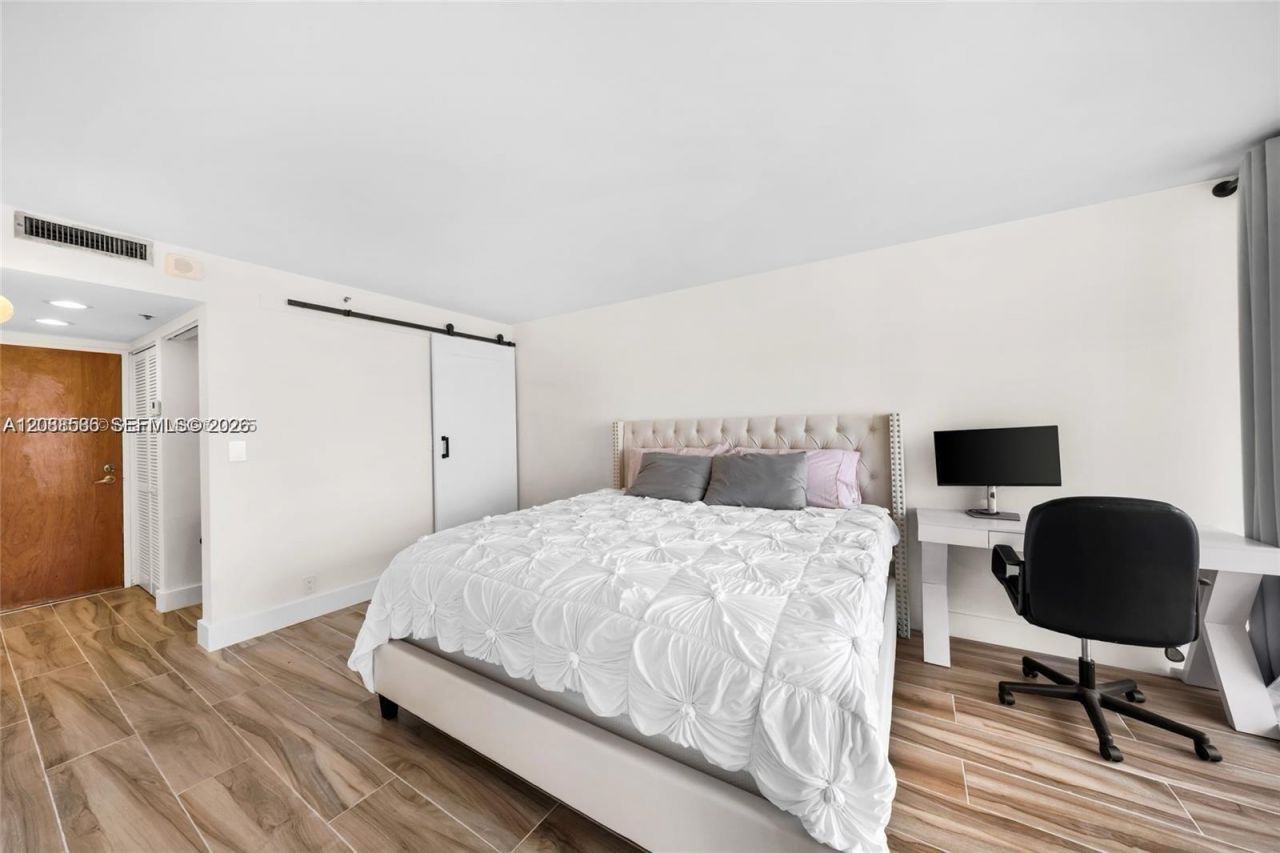 7601 E Treasure Dr, Unit 1722, North Bay Village, FL 33141 Photo