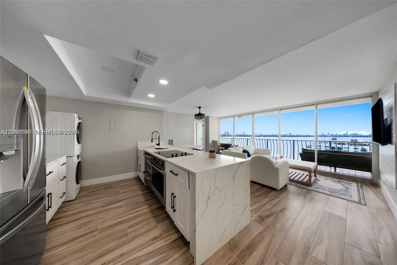 7601 E Treasure Dr, Unit 1722, North Bay Village, FL 33141 Photo