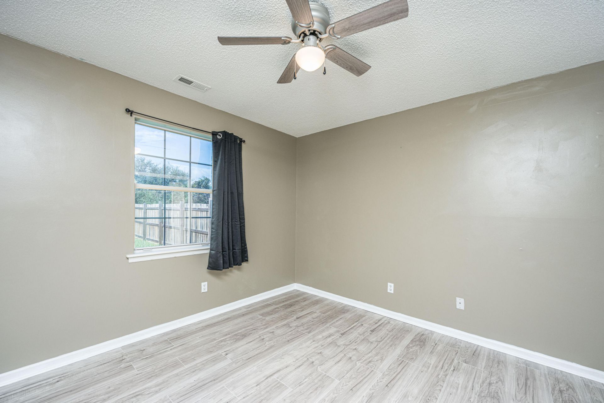 1326 Lawton Court Photo 14