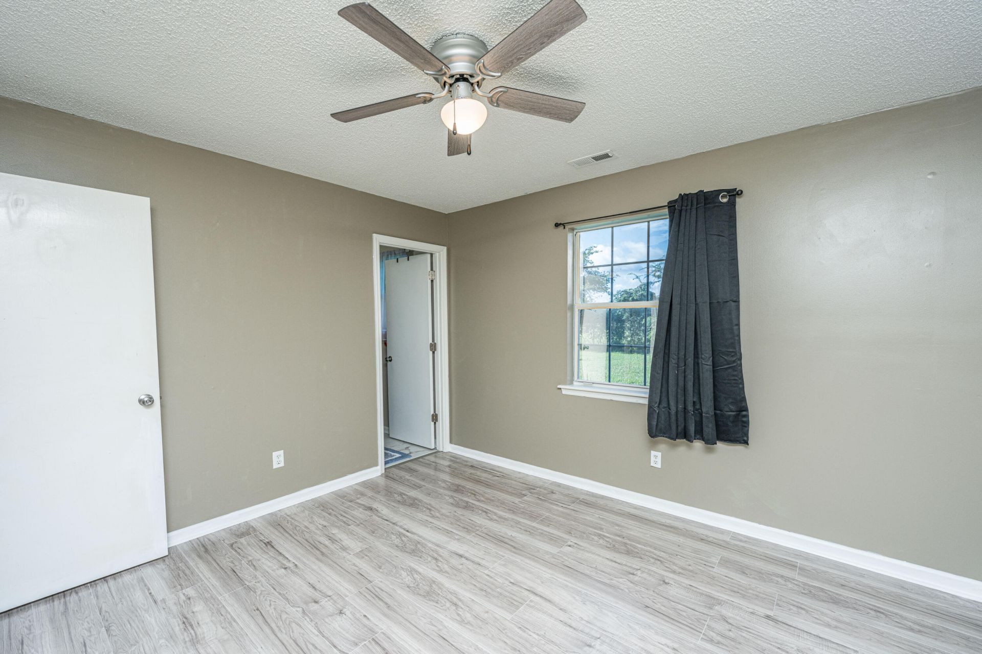 1326 Lawton Court Photo 15