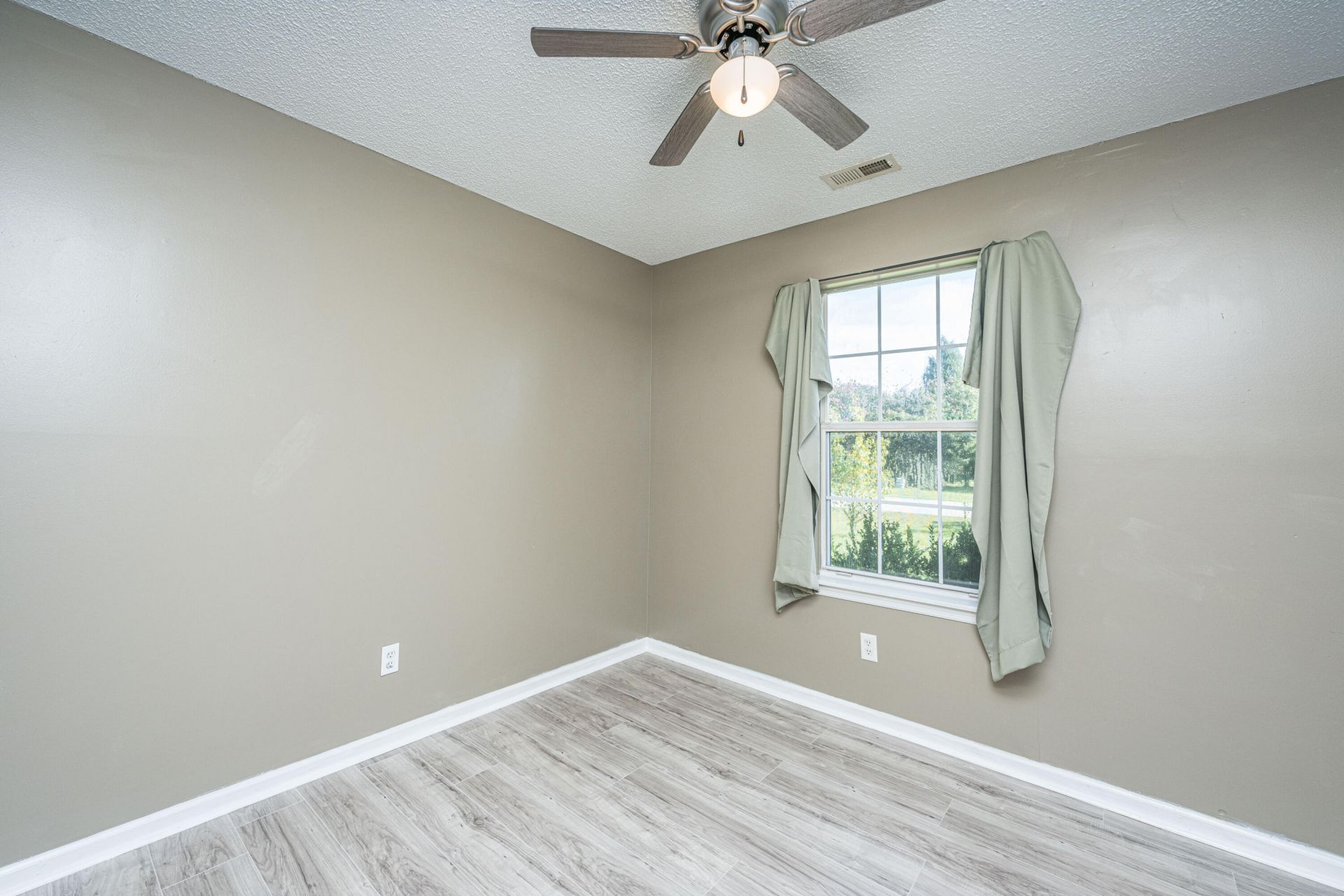1326 Lawton Court Photo 18
