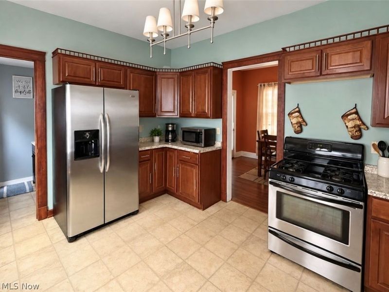 3930 Poe Avenue, Cleveland, OH 44109 Photo 4