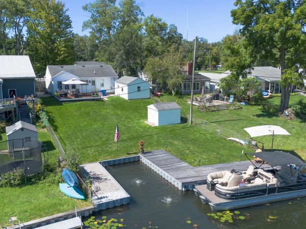4661 Forest Avenue, Waterford, MI 48328