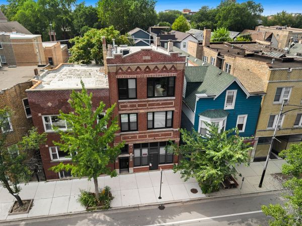 3912 N Ashland Avenue , Chicago, IL 60613