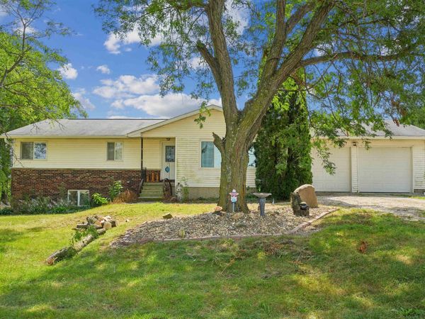 1522 220th Street, Manchester, IA 52076