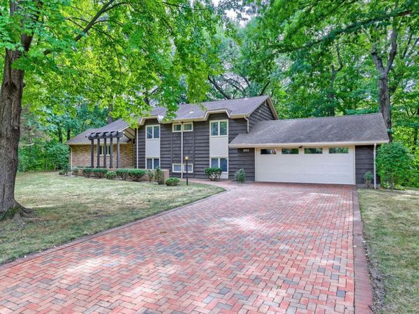 1200 Falls View Court, Mendota Heights, MN 55118