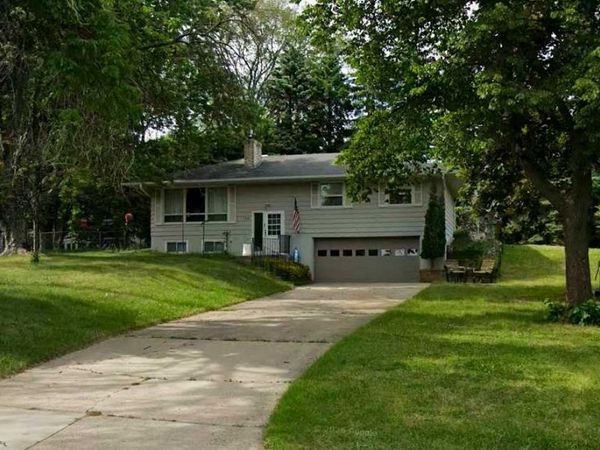 724 E 152nd Street, Burnsville, MN 55306
