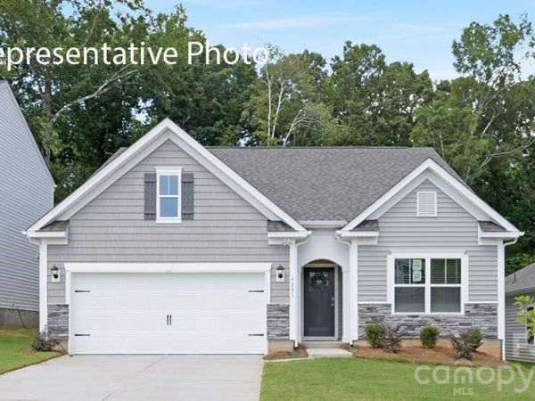 633 17th Avenue Drive NE, Hickory, NC 28601