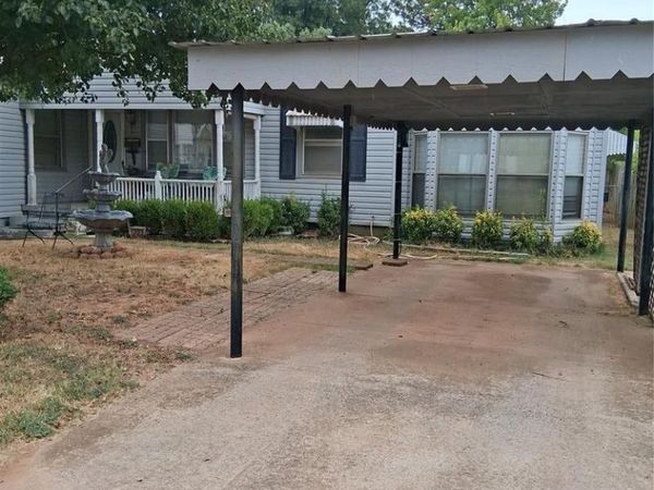 1223 W Oregon Avenue, Chickasha, OK 73018