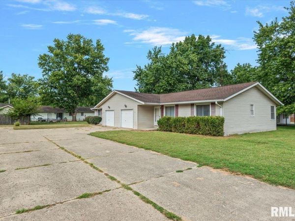 33 Mueller Court, Riverton, IL 62561