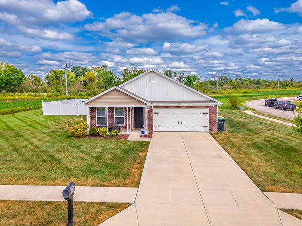 4504 N Emerald Pointe Way, Muncie, IN 47304
