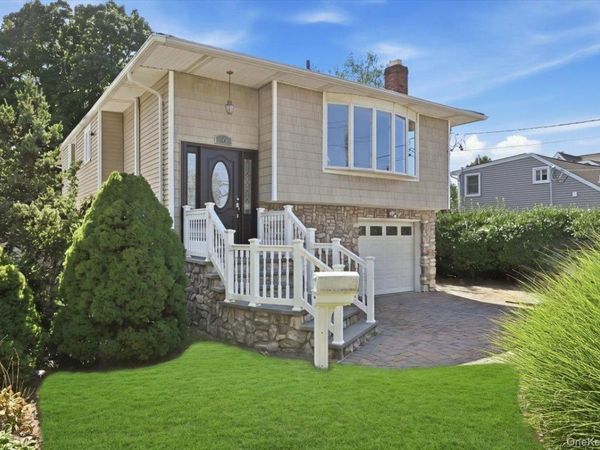 6 Adam Road W, Massapequa, NY 11758