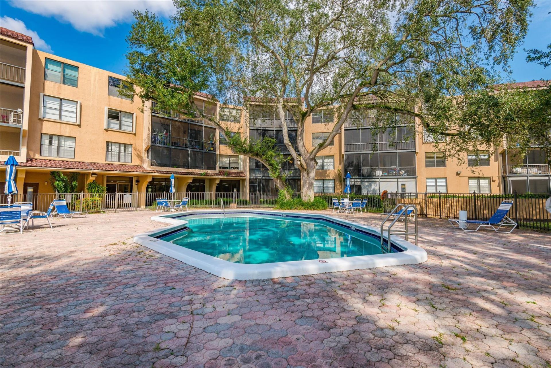 3900 N Hills Drive, Hollywood, FL 33021 Photo