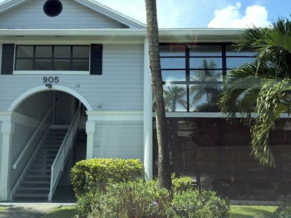 905 NE 199TH Street, Unit 204, Miami, FL 33179