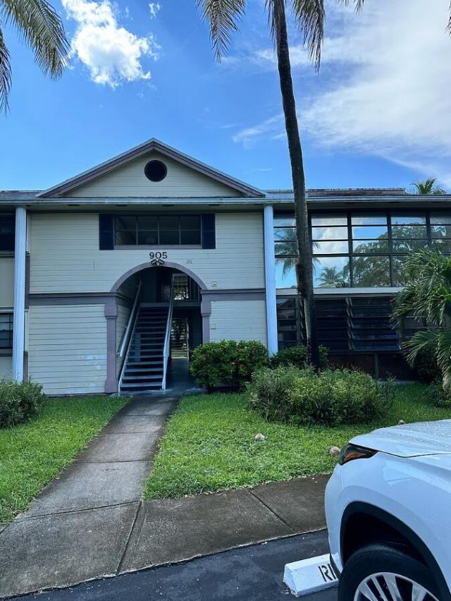 905 NE 199th Street, Unit 204, Miami, FL 33179 Photo