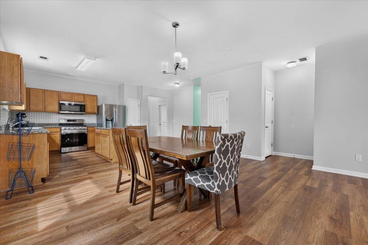 454 Sanctuary Park Drive Photo 12