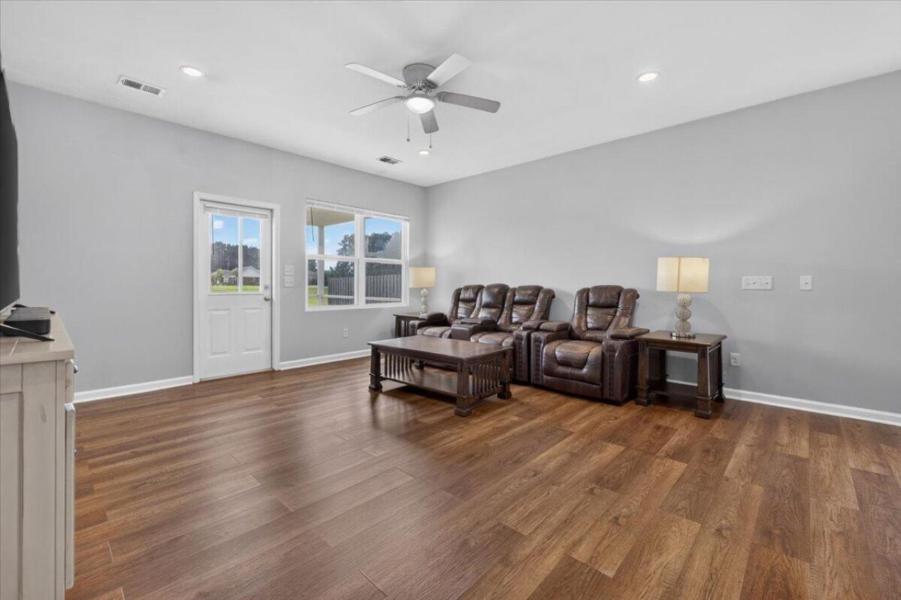 454 Sanctuary Park Drive Photo 13