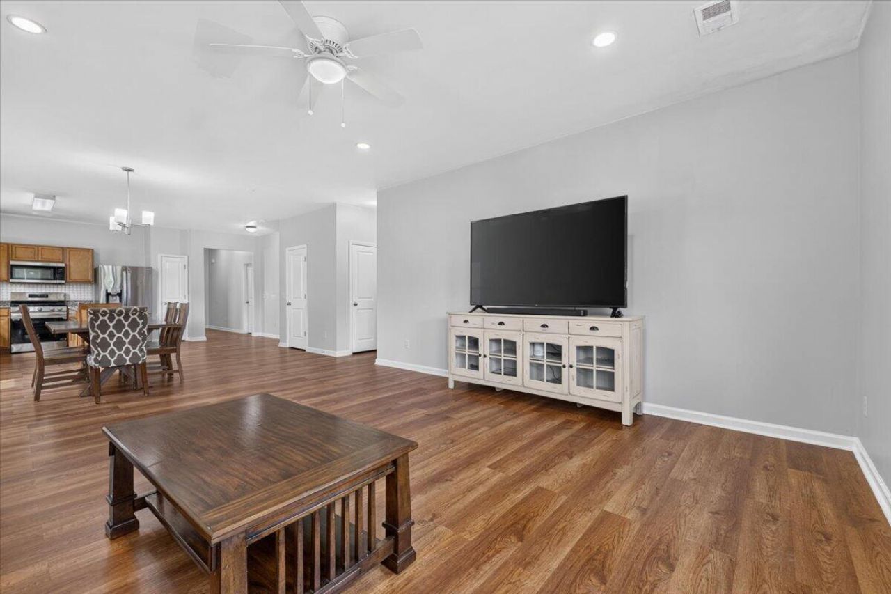 454 Sanctuary Park Drive Photo 14