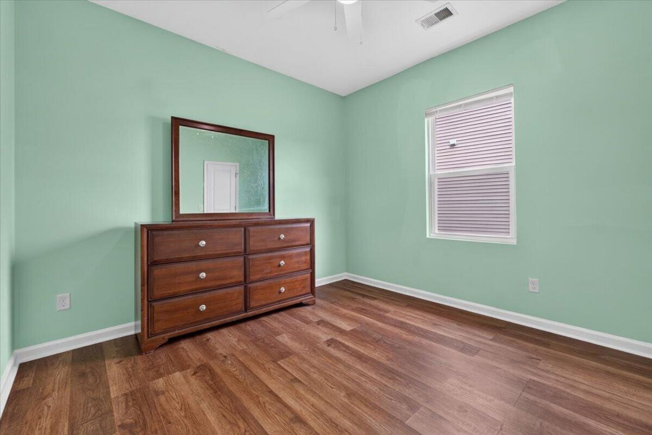 454 Sanctuary Park Drive Photo 22