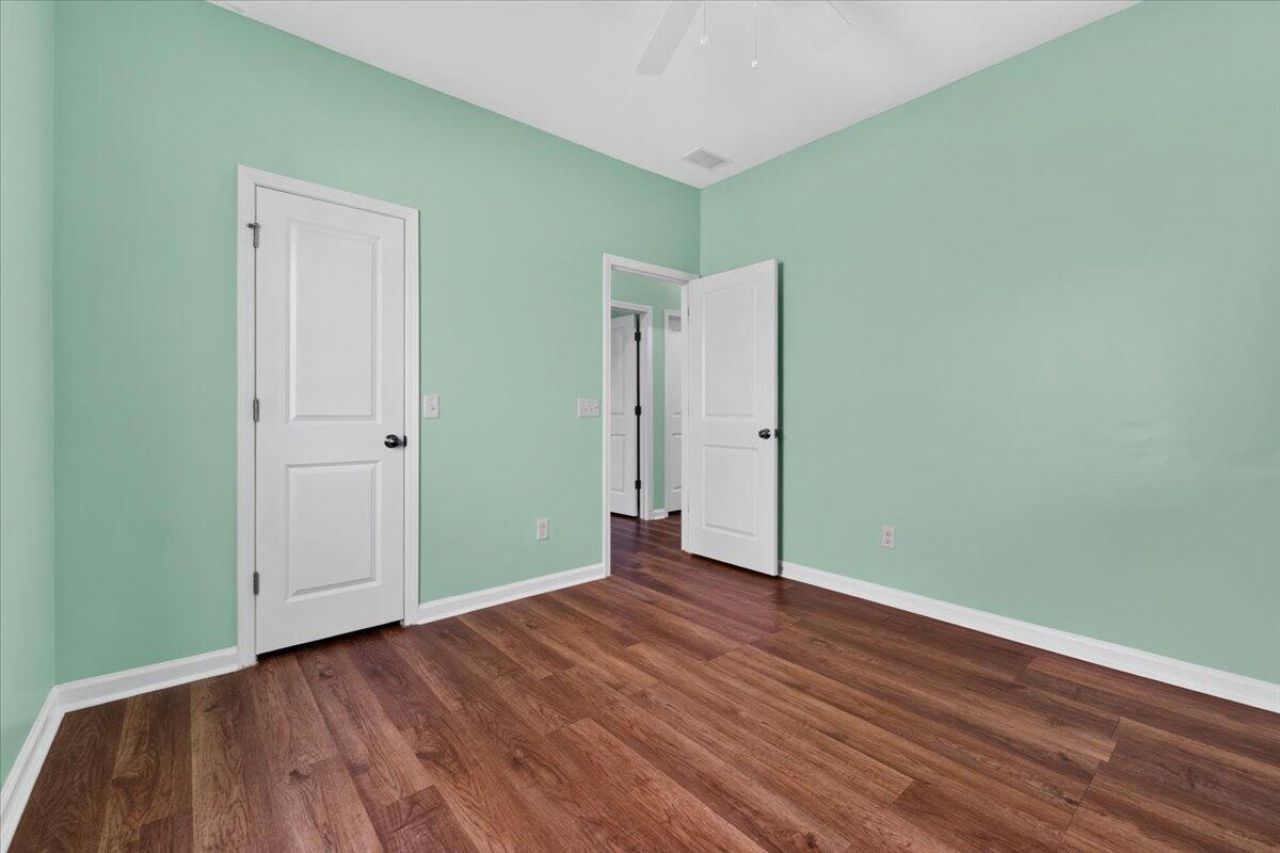 454 Sanctuary Park Drive Photo 23