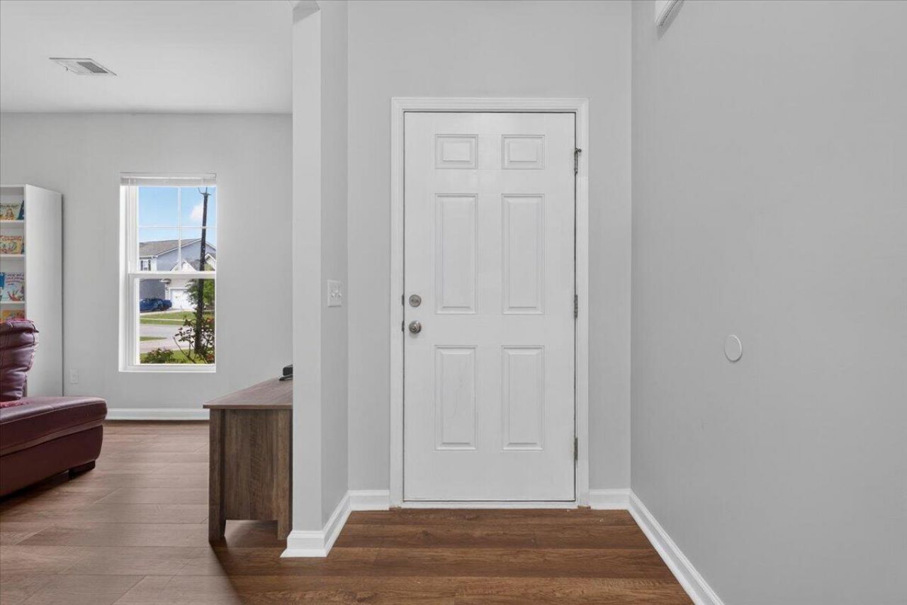 454 Sanctuary Park Drive Photo 4