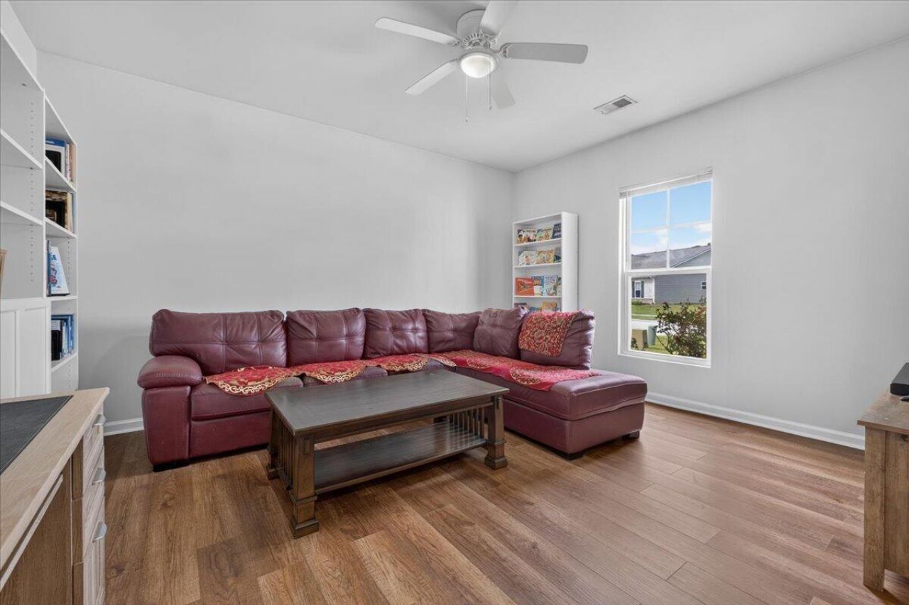 454 Sanctuary Park Drive Photo 5
