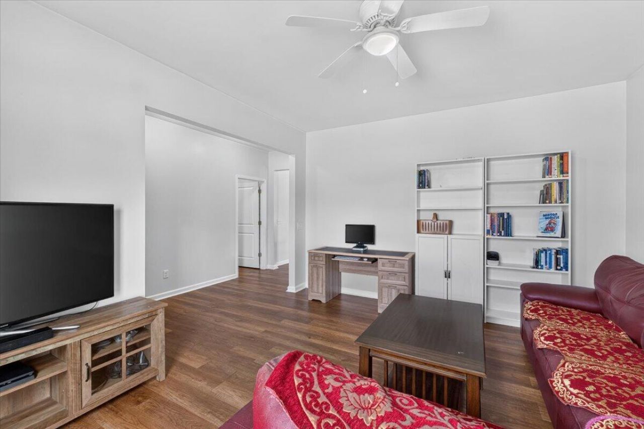 454 Sanctuary Park Drive Photo 6