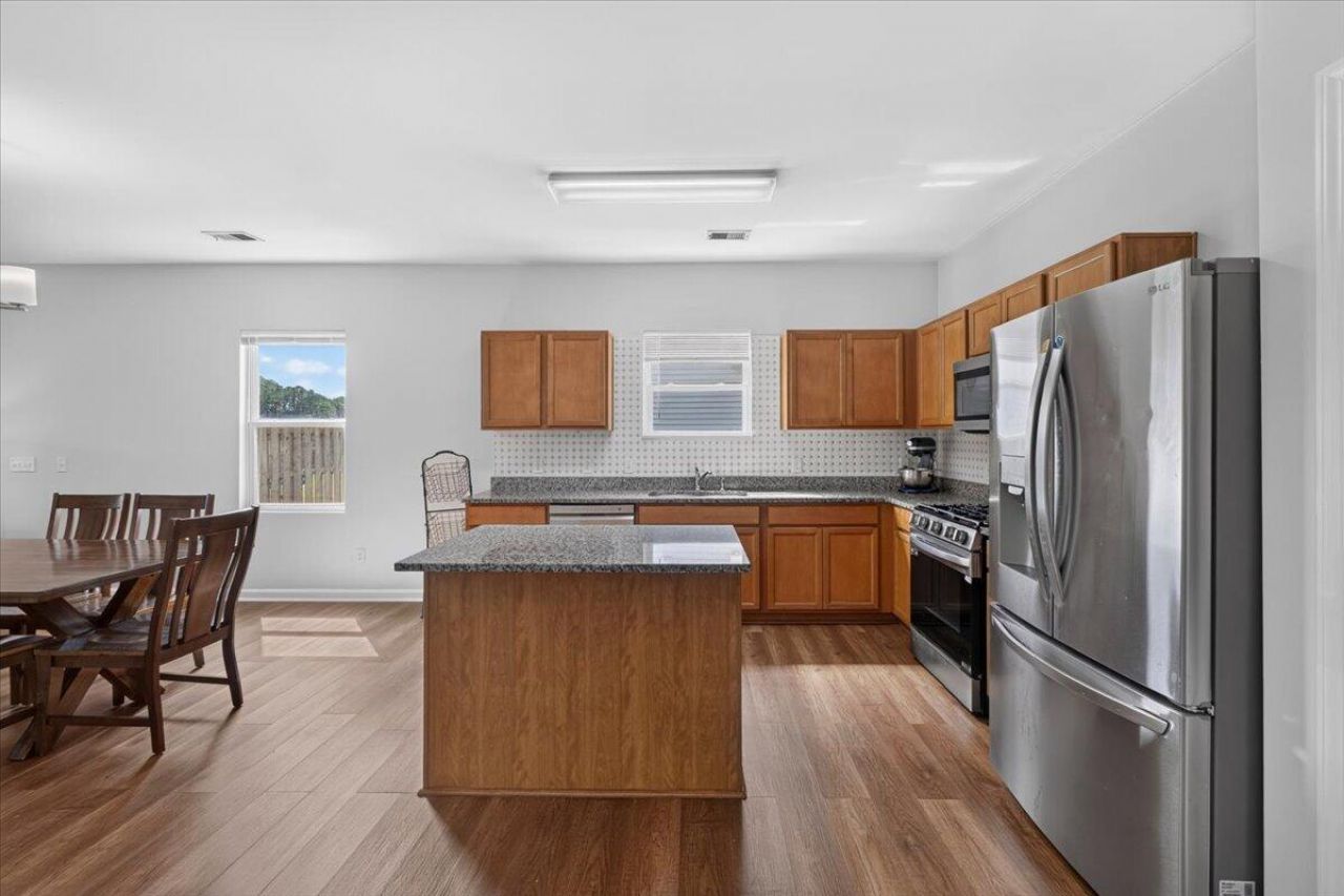 454 Sanctuary Park Drive Photo 8