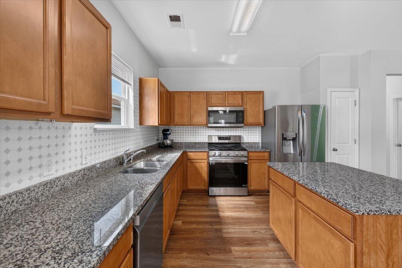 454 Sanctuary Park Drive Photo 9