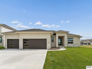 6207 N 209th Street, Elkhorn, NE 68022