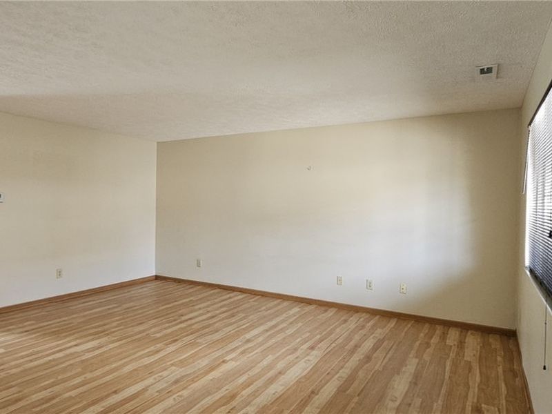 782 Orchard Street, Unit 3, Wadsworth, OH 44281 Photo 2