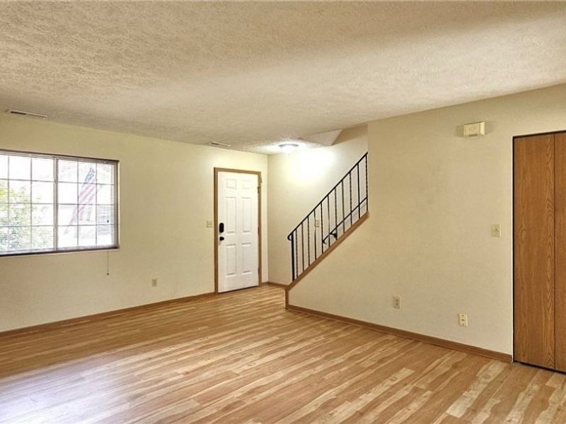 782 Orchard Street, Unit 3, Wadsworth, OH 44281 Photo 4
