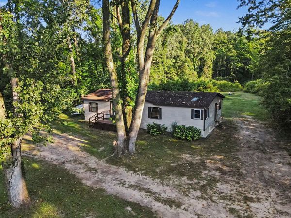 73664 26th Avenue, South Haven, MI 49090