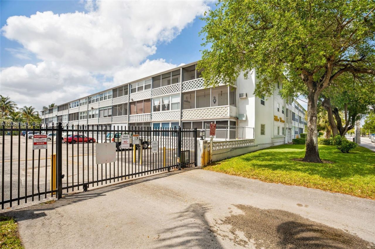 15610 NE 6th Ave, Unit 7D, Miami, FL 33162 Photo