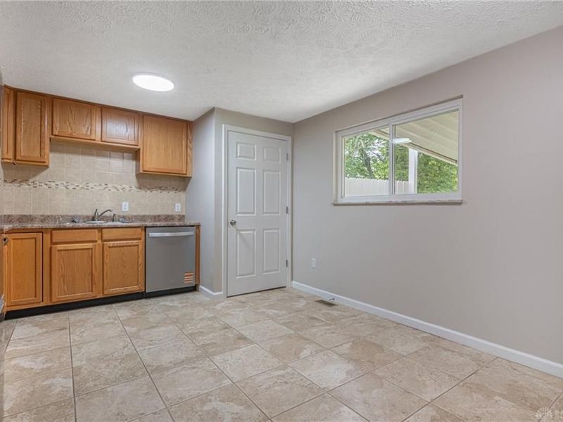 230 Laredo Avenue, Jackson Township, OH 45345 Photo 7