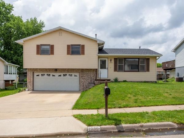 1985 Lagen Street, Dubuque, IA 52001